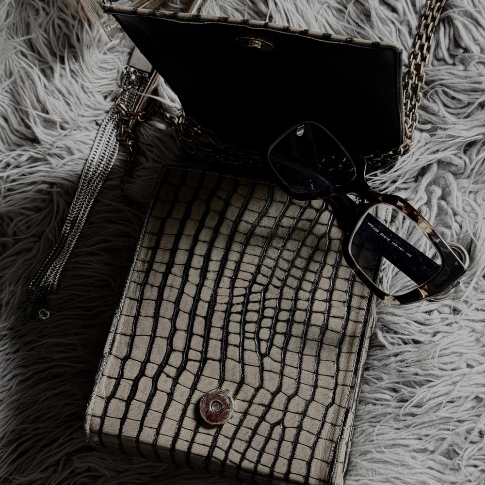 Vintage the Leather Rock Textured Croc-Embossed Crossbody Bag in Beige